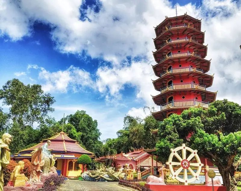 Ekayana Pagoda, Tomohon